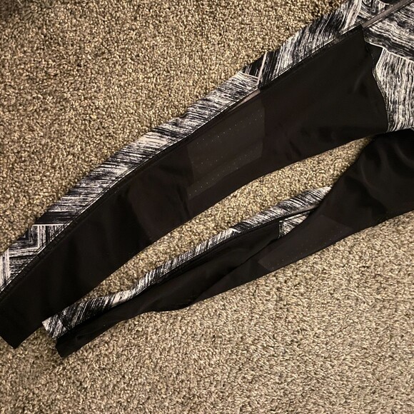 lululemon Mesh Paneled High Rise Patterned Leggings Black 4 - Picture 3 of 7